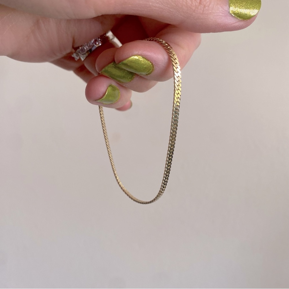 Gold Tone Thin Flat Chain Bracelet